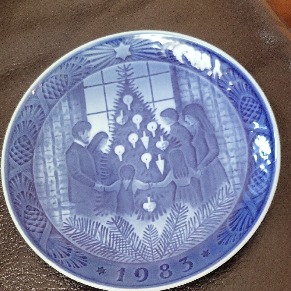 Royal COPENHAGEN Collectors Plate -Merry Christmas 1983 DENMARK, Wall Hanging